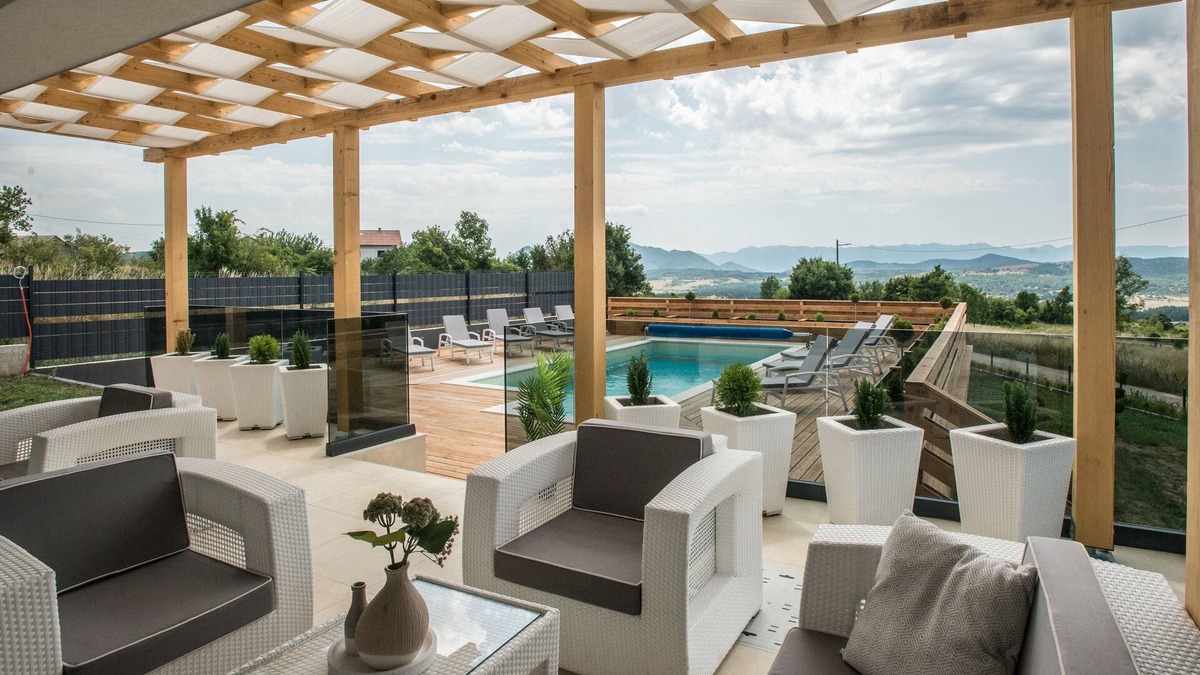 Udbina House | Villa with two pools