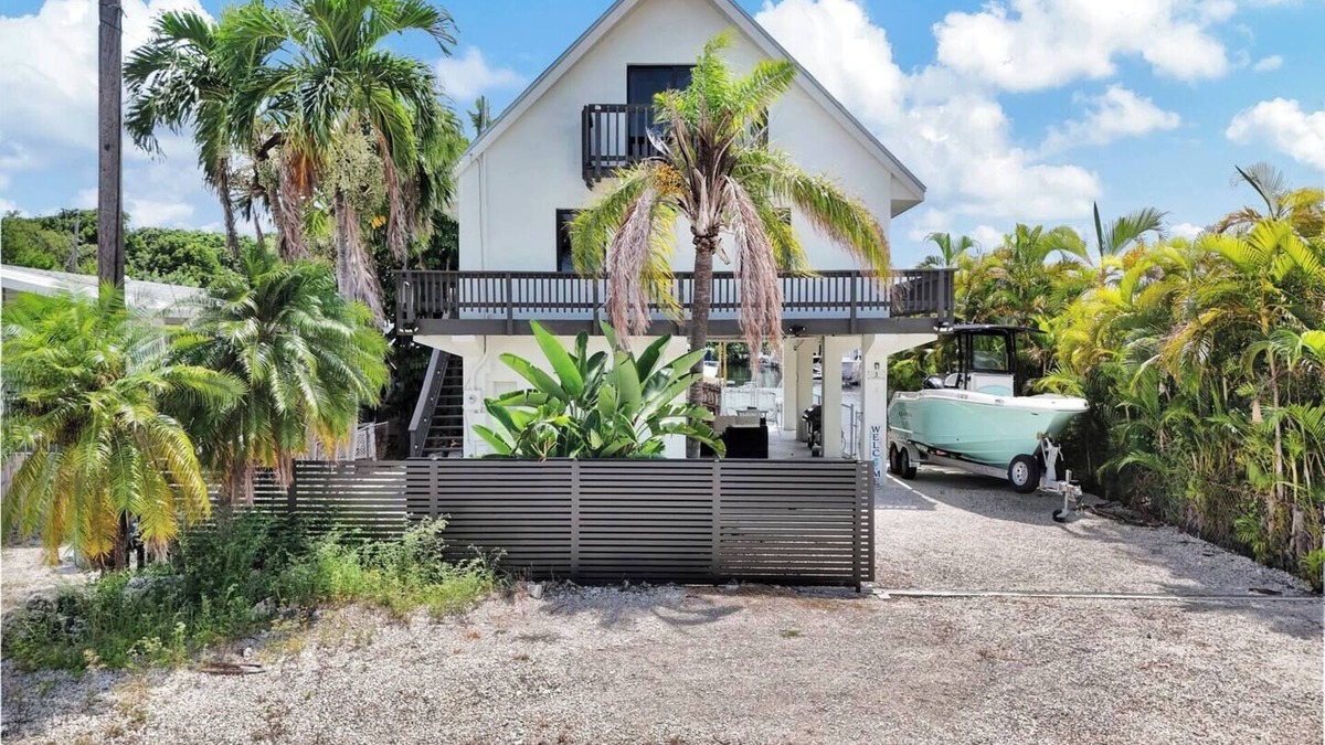 Sexton Cove Estates House | Villa Yeri is a spacious 4-bedroom house in enchanting Key Largo with AC, Wi-Fi
