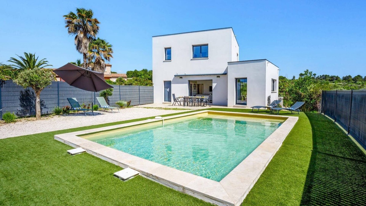 Tourbes Villa | Villa Zephyr by Villa Plus