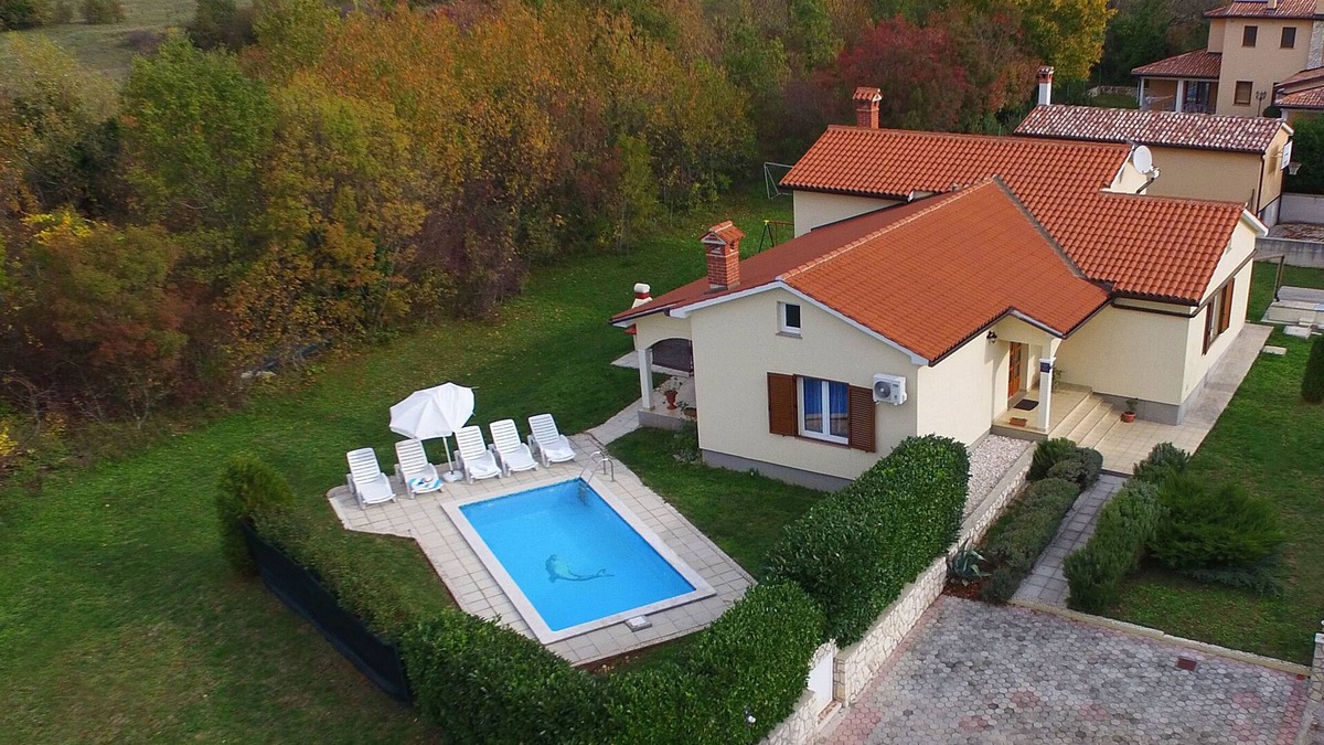 Topid House | Villa Zina with pool, family-friendly and quiet location