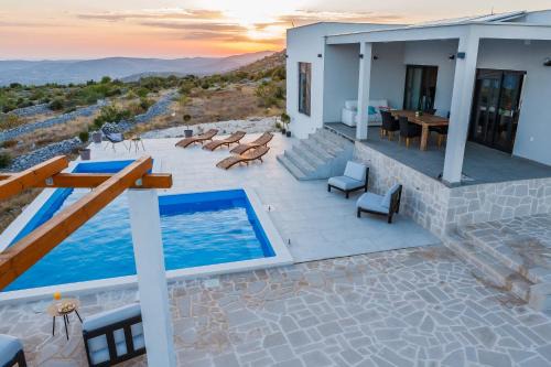 Seget Villa | Villa Zlatno Sunce in the hills near Trogir