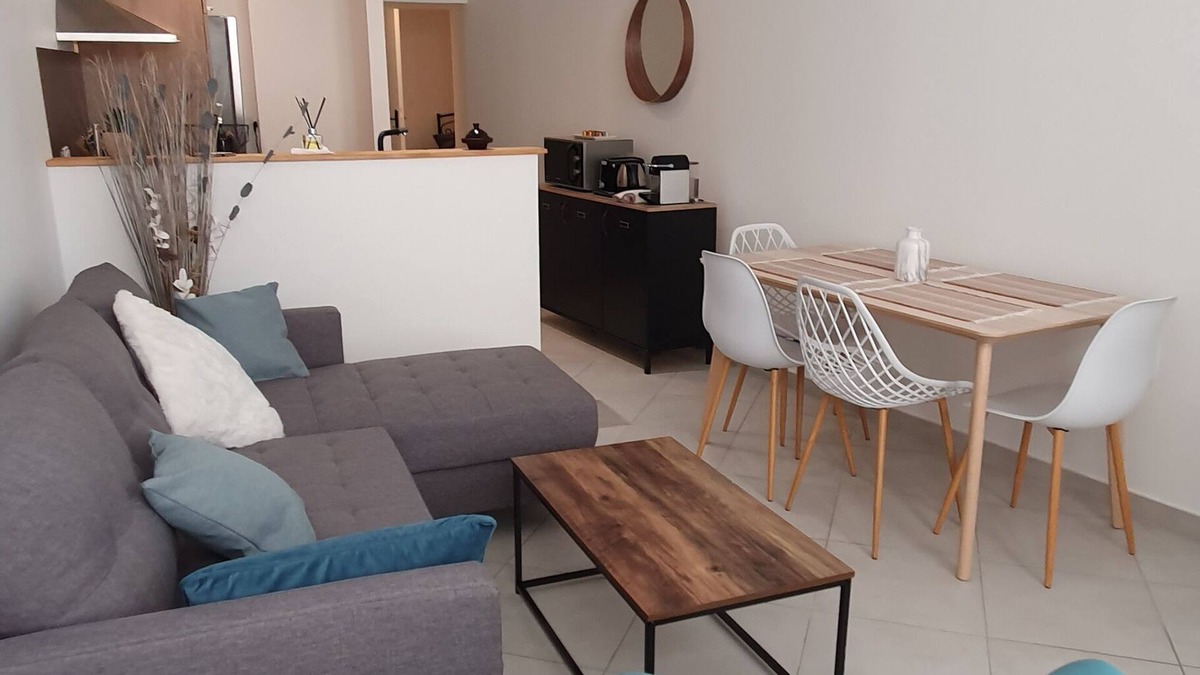 Aubignan Apartment | Village apartment