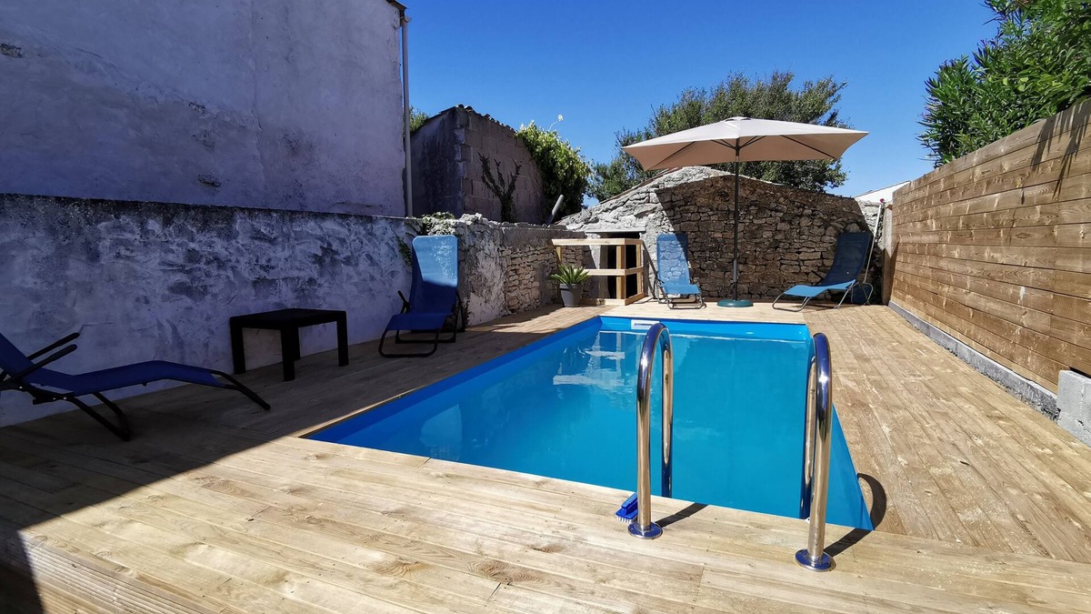 Le Grand-Village-Plage House | Village house with swimming pool 5x3