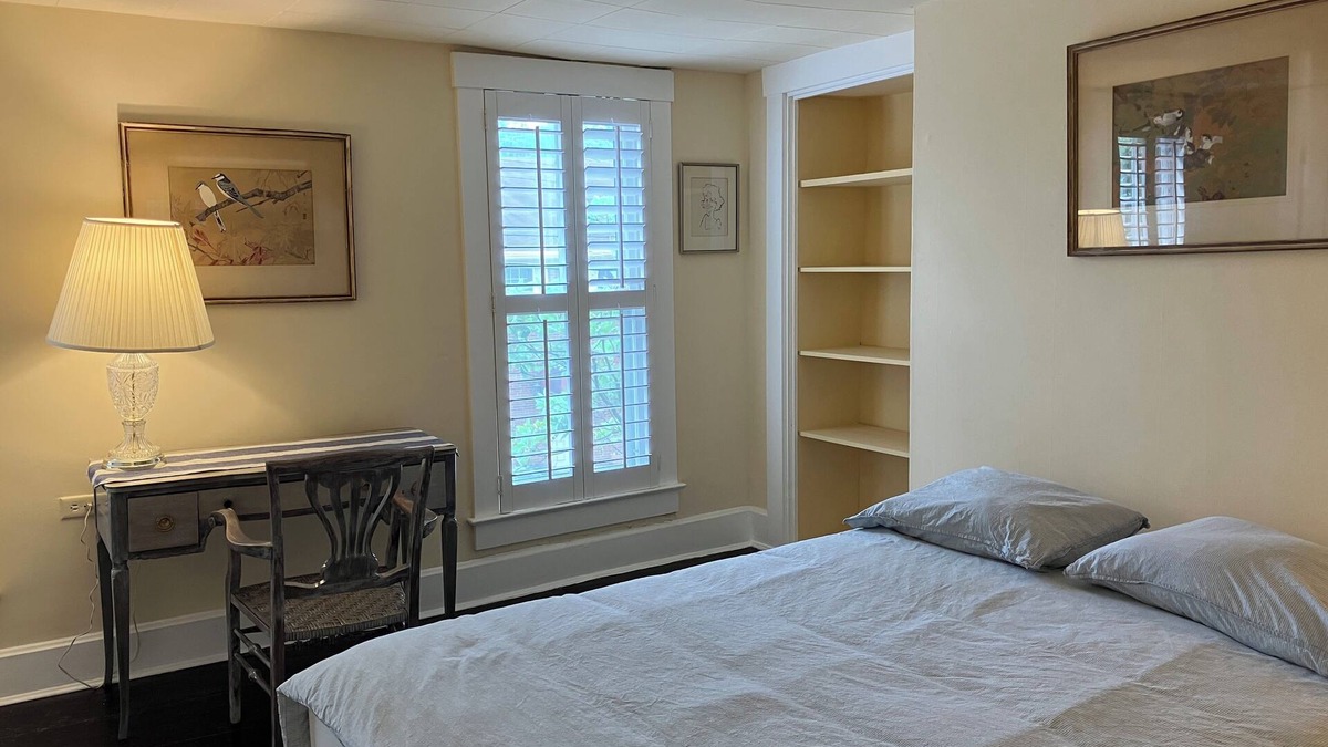Montgomery Apartment | Village Hideaway