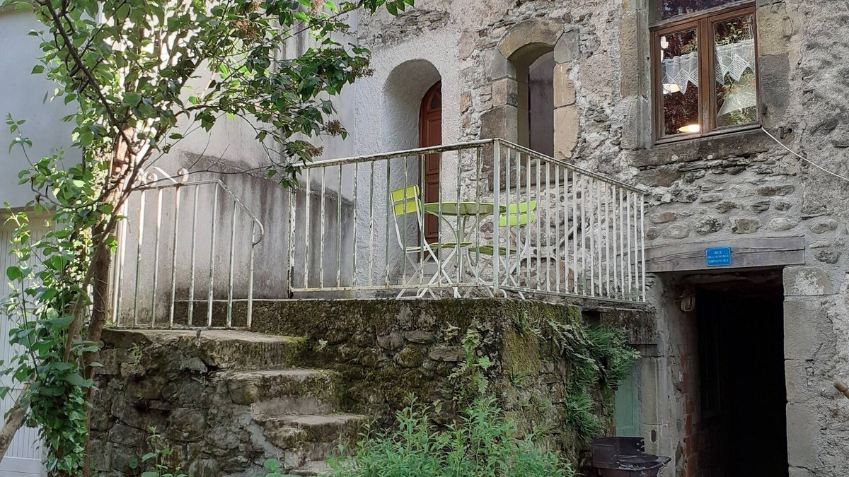 Saint-Jean-du-Bruel House | Village house in a pretty car-free street