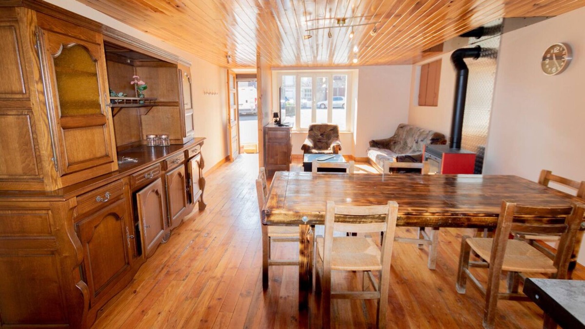 Arlanc House | Village house for groups of 11 people
