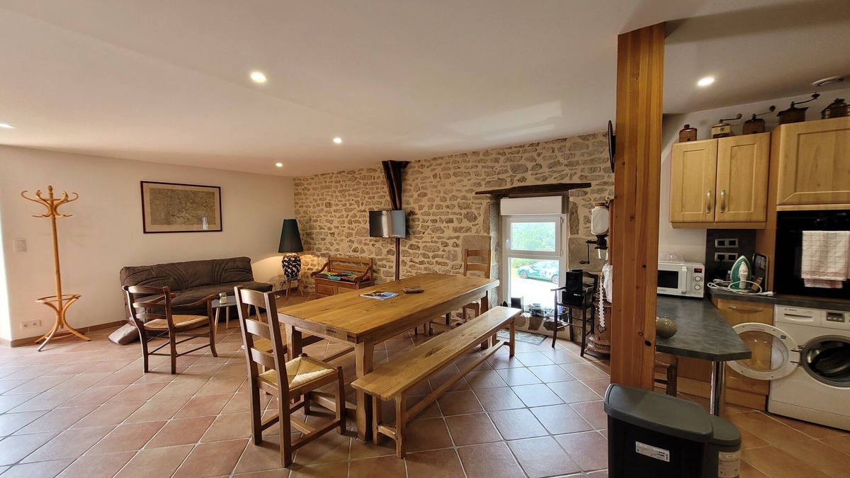 Perols-sur-Vezere House | Village house with terrace