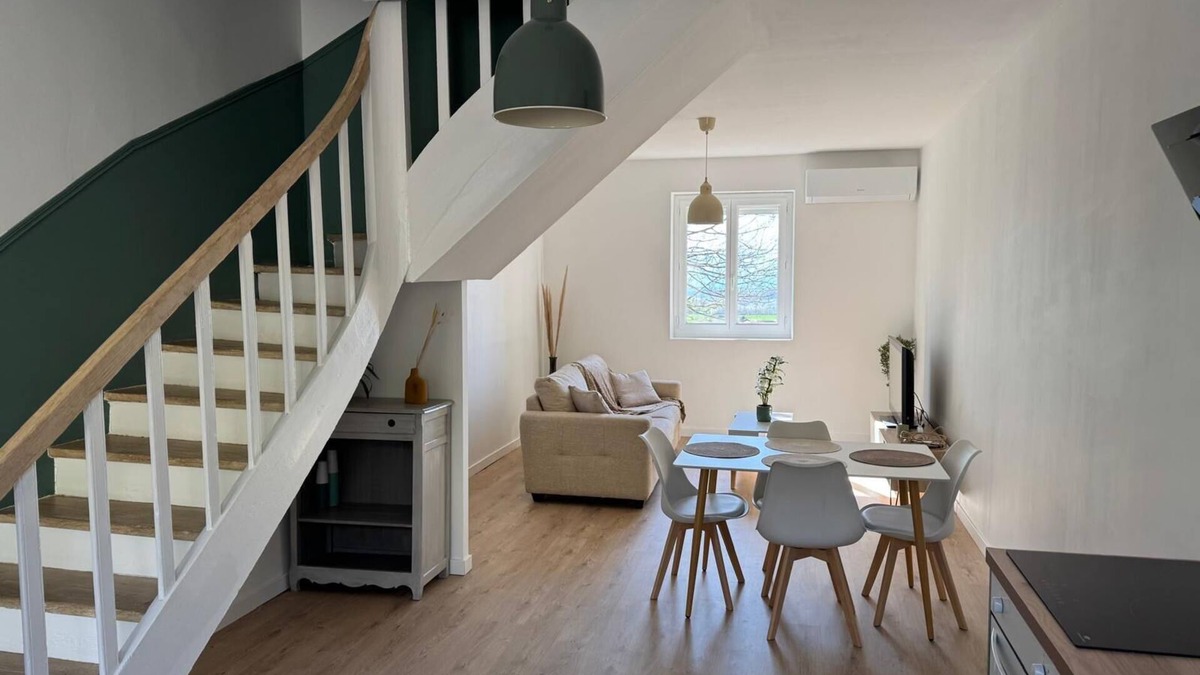 Ville-sous-Anjou House | Village house in the countryside, T3 duplex with master suite.