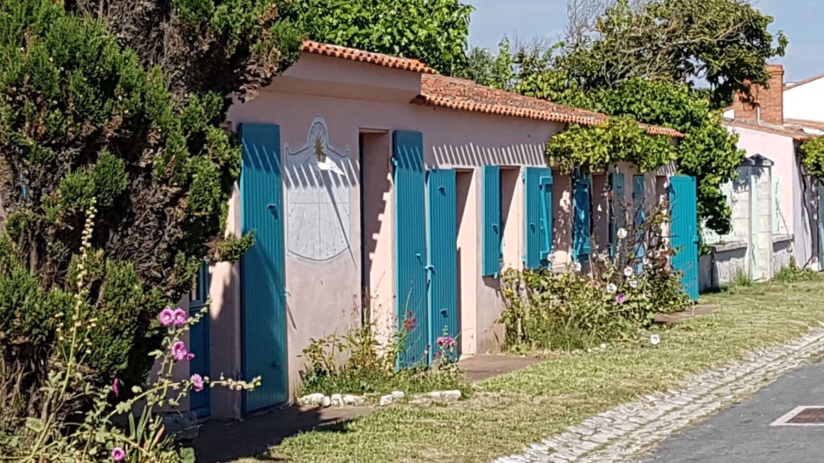 Ile-d'Aix Villa | Village house with a large garden sleeps 10