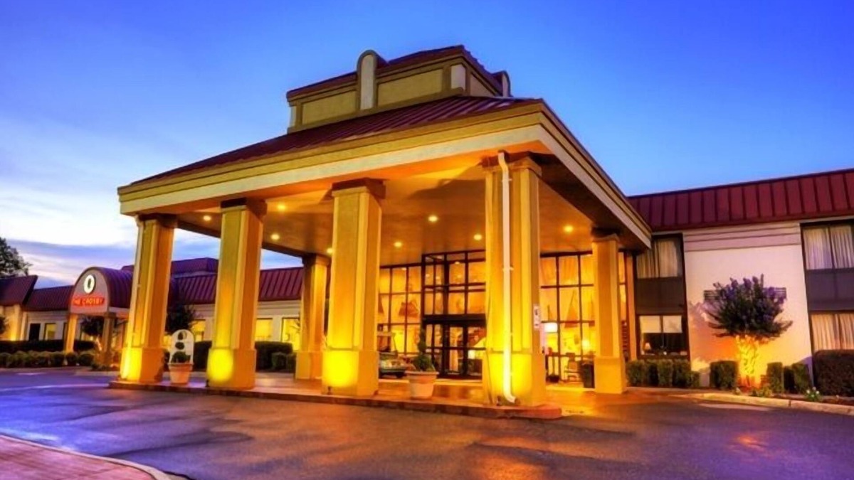 Clemmons Hotel | Village Inn Clemmons/Winston Salem, Trademark by Wyndham