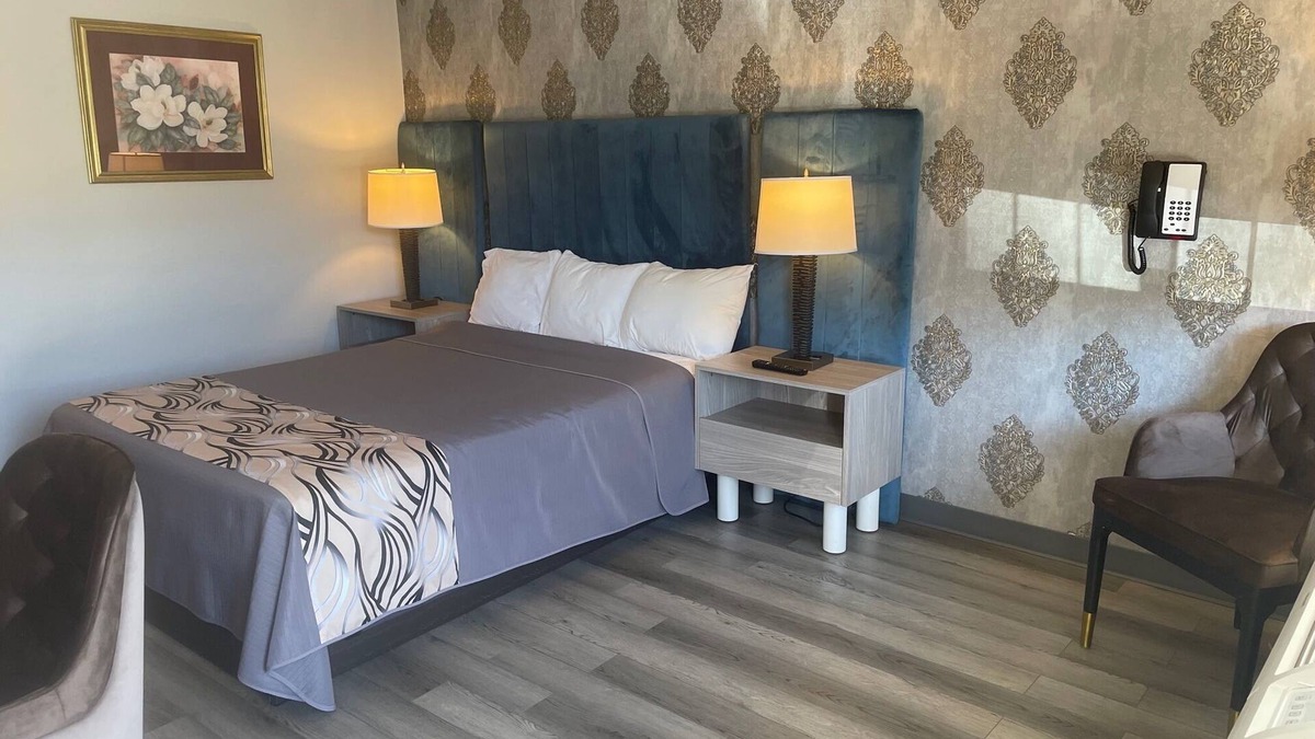 Hardy Hotel | Village Inn of Hardy