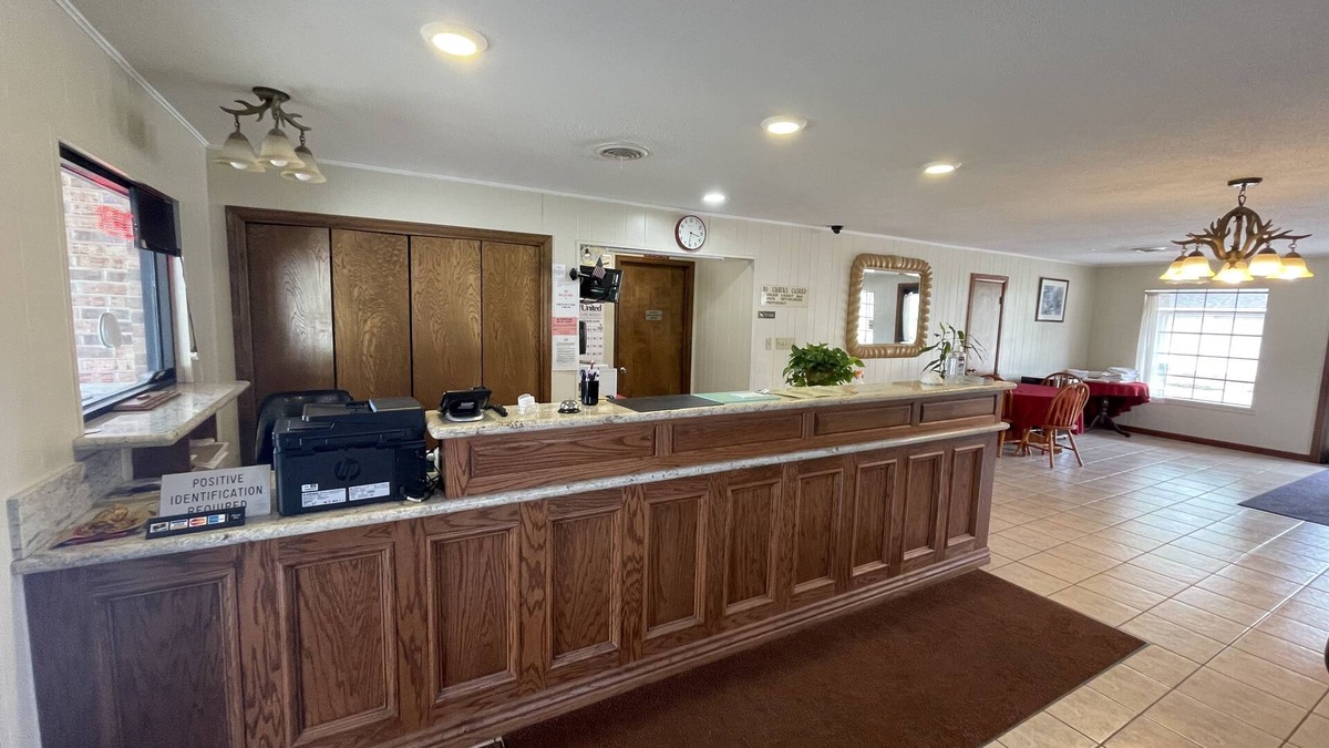 Ada Hotel | Village Inn