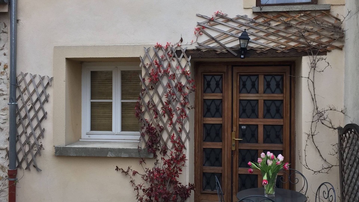 Saint-Nom-la-Breteche Cottage | Village studio, close to Versailles & Paris