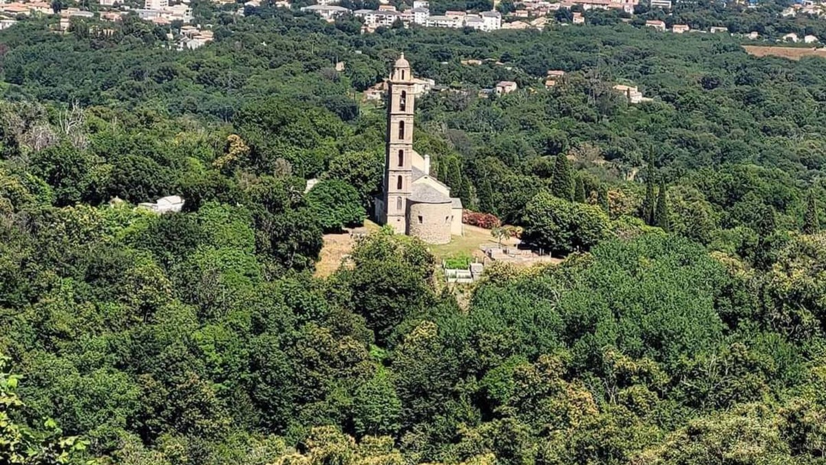 San-Nicolao Apartment | Village studio close to hiking trails and 12 minutes from the beach