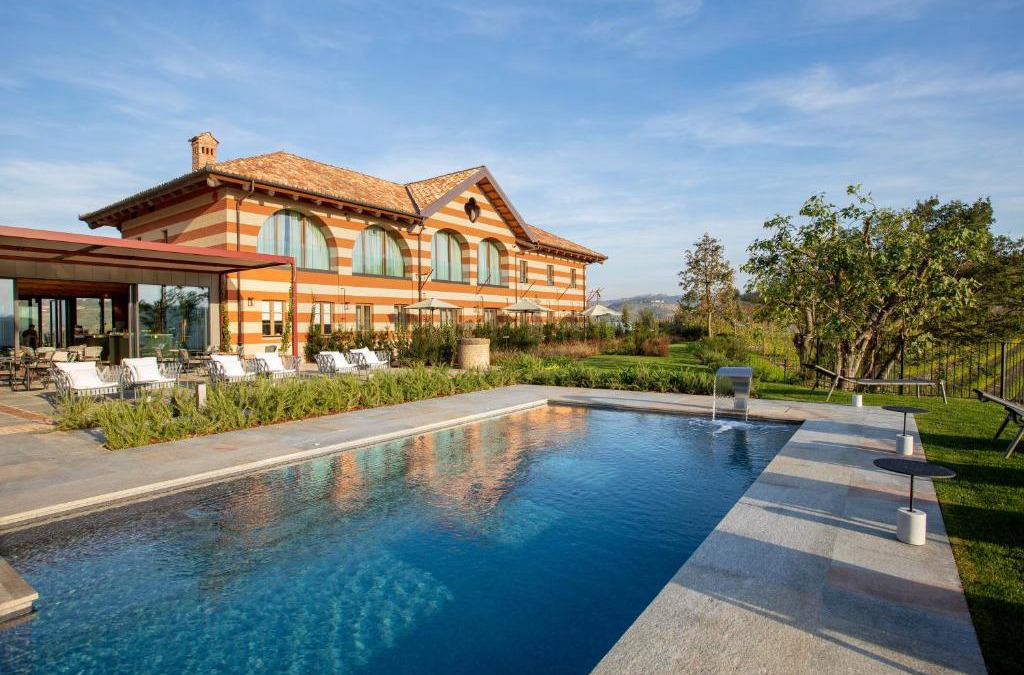 Serralunga d'Alba Hotel | Villaggio Narrante - Cascina Galarej