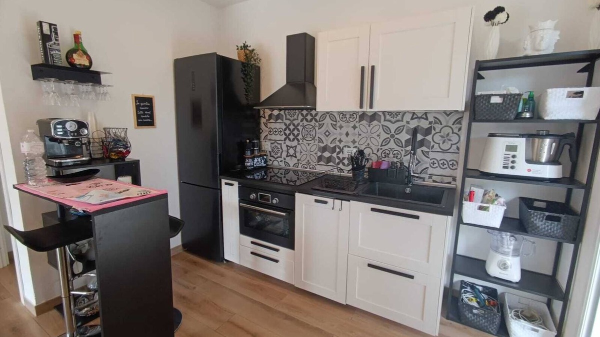 Arenella Villa | Villamar within walking distance of the sea.