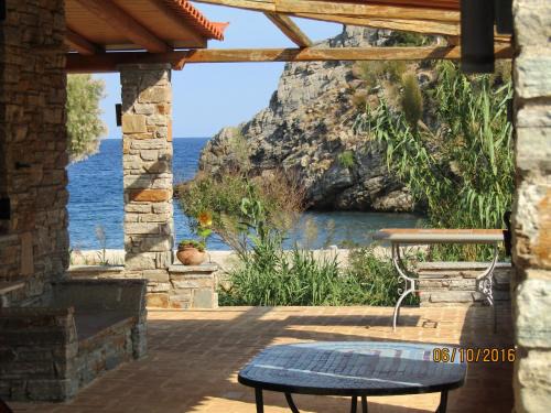Steni Dirfyos House | villapetramarina