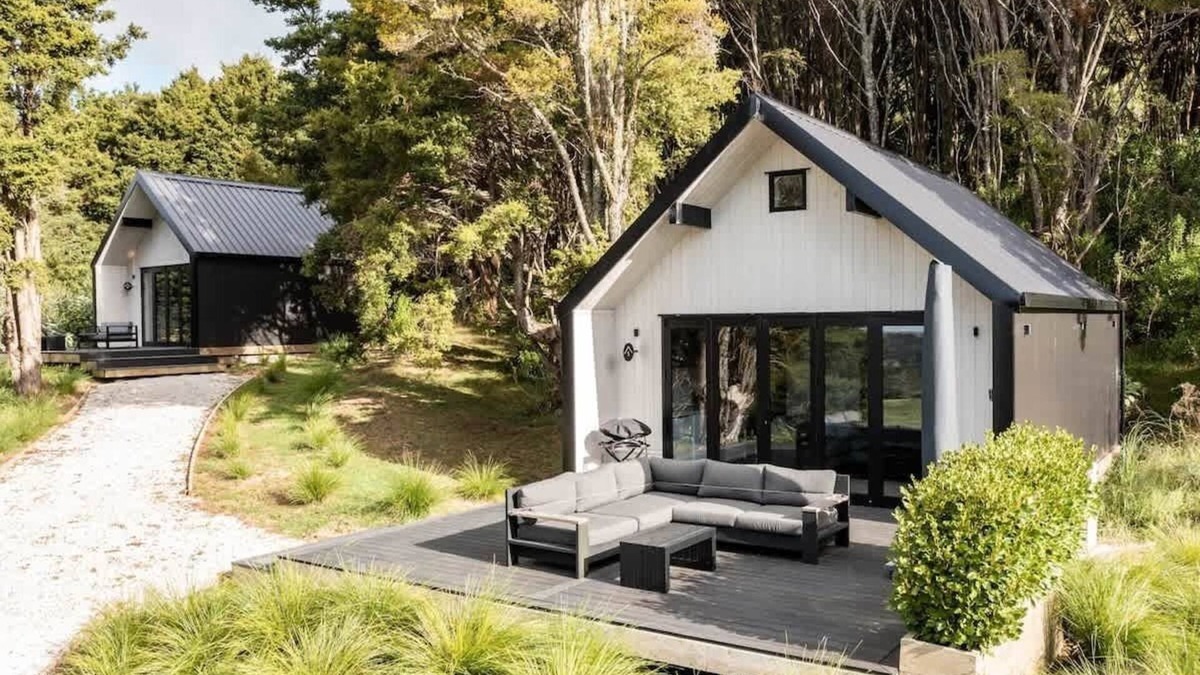 Mangawhai Villa | Villas 1 & 2: Side-by-Side Villas – 2 Luxe Retreats for Friends or Couples