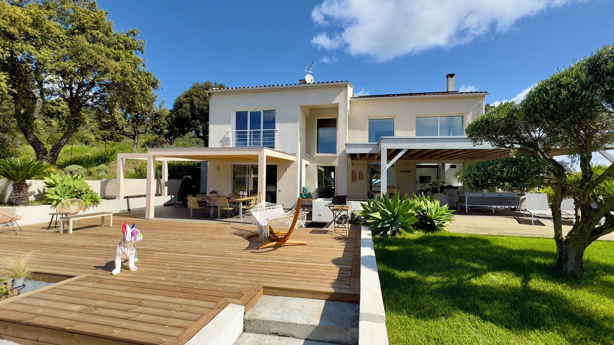 Alata House | VillaSerenita Heated swimming pool Jacuzzi, Petanque, Table tennis, Table soccer.