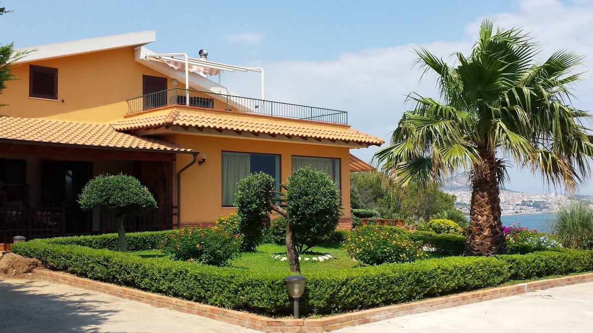 Sciacca Apartment | Villavenezia apartment in villa with garden on the sea of Capo S.Marco Sciacca