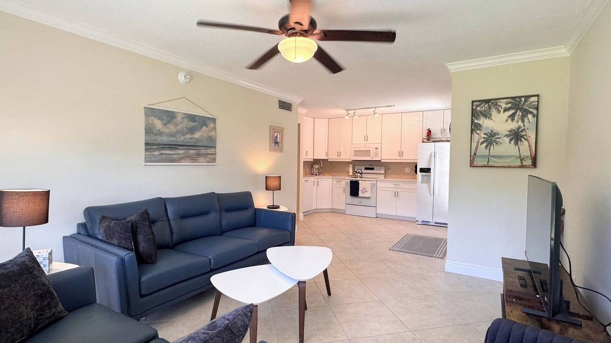Marco Island Condo | Ville De Marco M-1: Beautiful Condo in Olde Marco