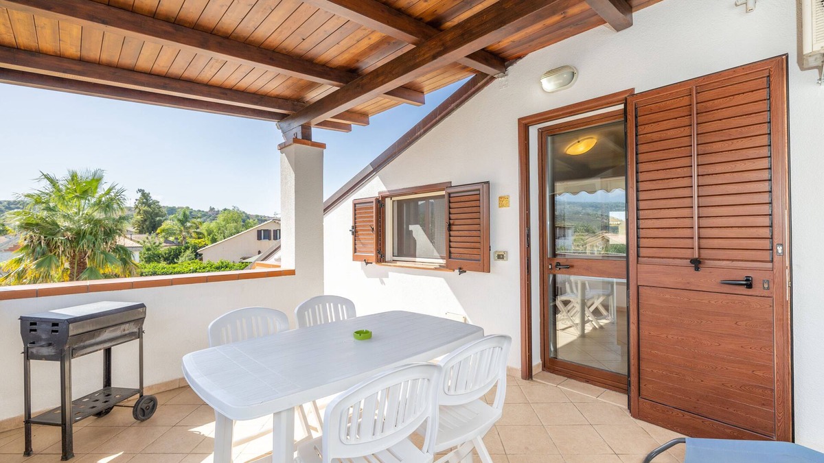 Piana Calzata Apartment | villecefalu. Nice apt in the VILLA. parking space, free wi-fi
