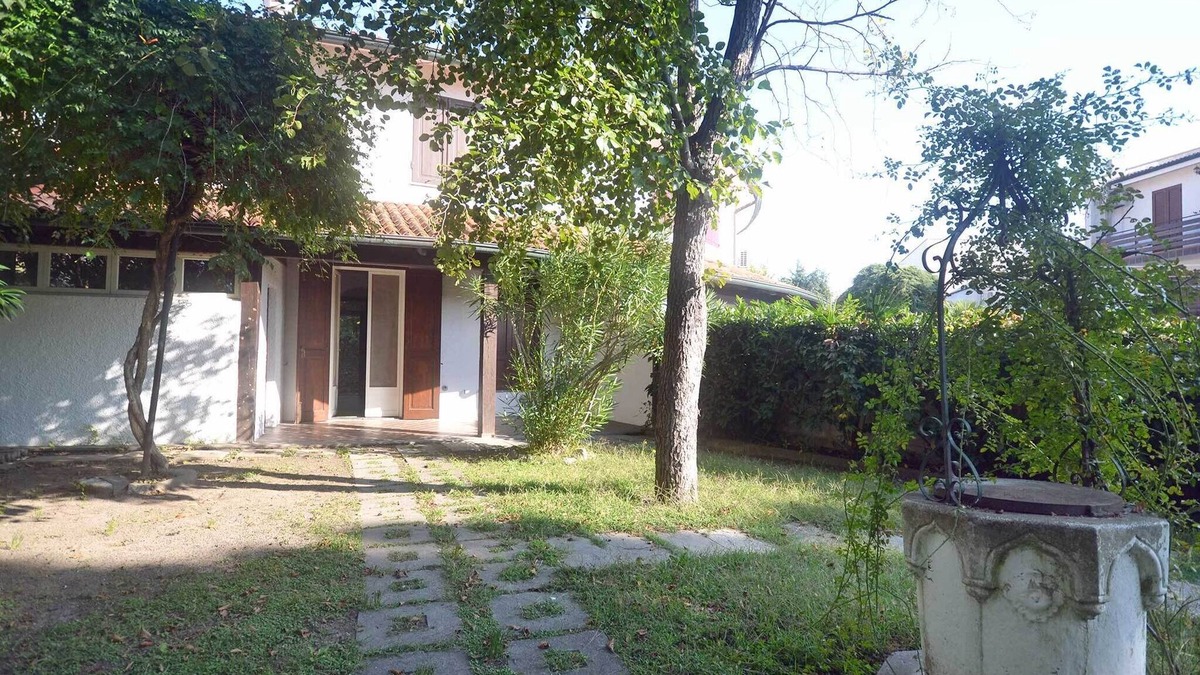 Lido delle Nazioni House | Villetta a schiera disposta su due livelli con ampio giardino privato