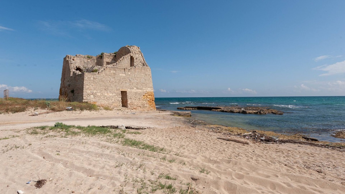 Torre Rinalda Villa | Villetta 'Ginevra' with Sea View, Private Terrace and Air Conditioning