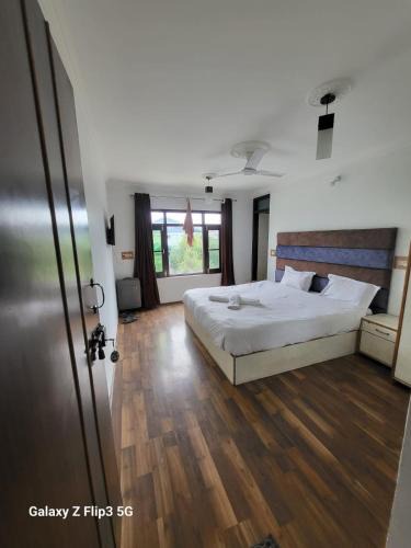 Katra Hotel | Vinayak Inn Banganga Road Katra