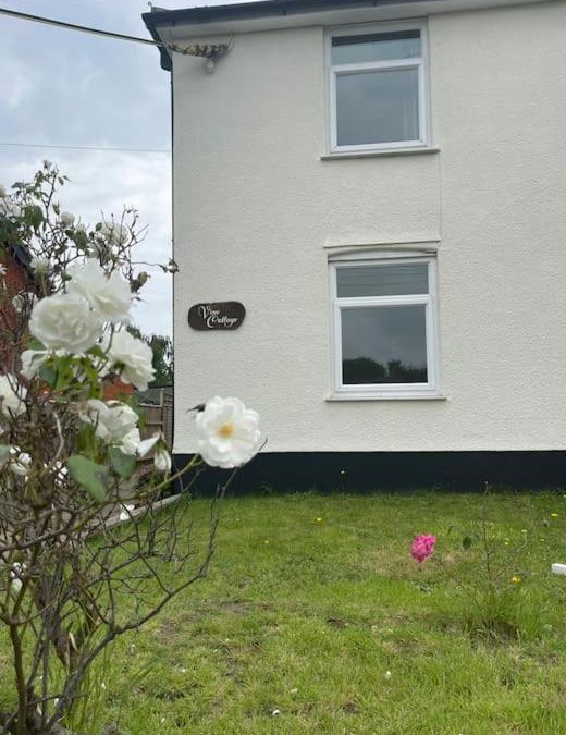 Chelmondiston House | Vine Cottage- Stunning newly renovated cottage