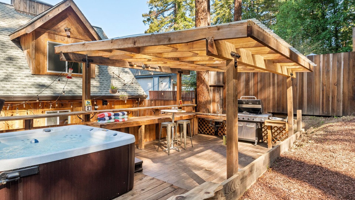 Guerneville House | Vinewood Lodge - Amazing Vineyard Views, Spacious, Remodeled Home