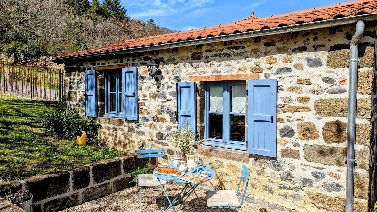 Langeac Cottage | Vineyard Cabin in Auvergne for Romantic Getaway