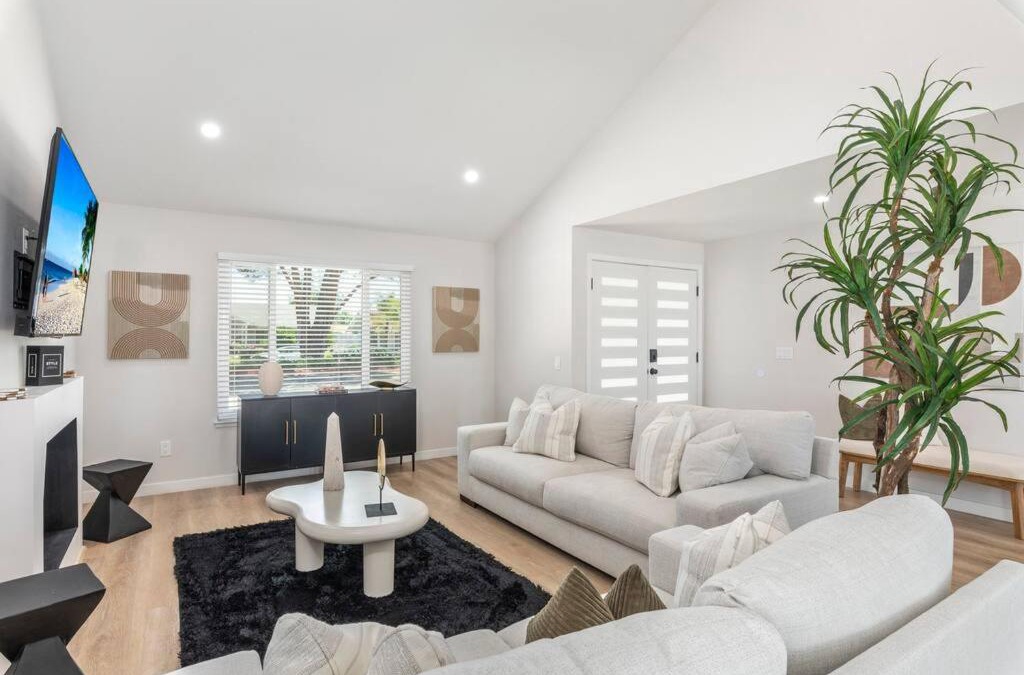 Temecula House | Vineyard Chic Oasis: Modern Elegance near Temecula Wineries