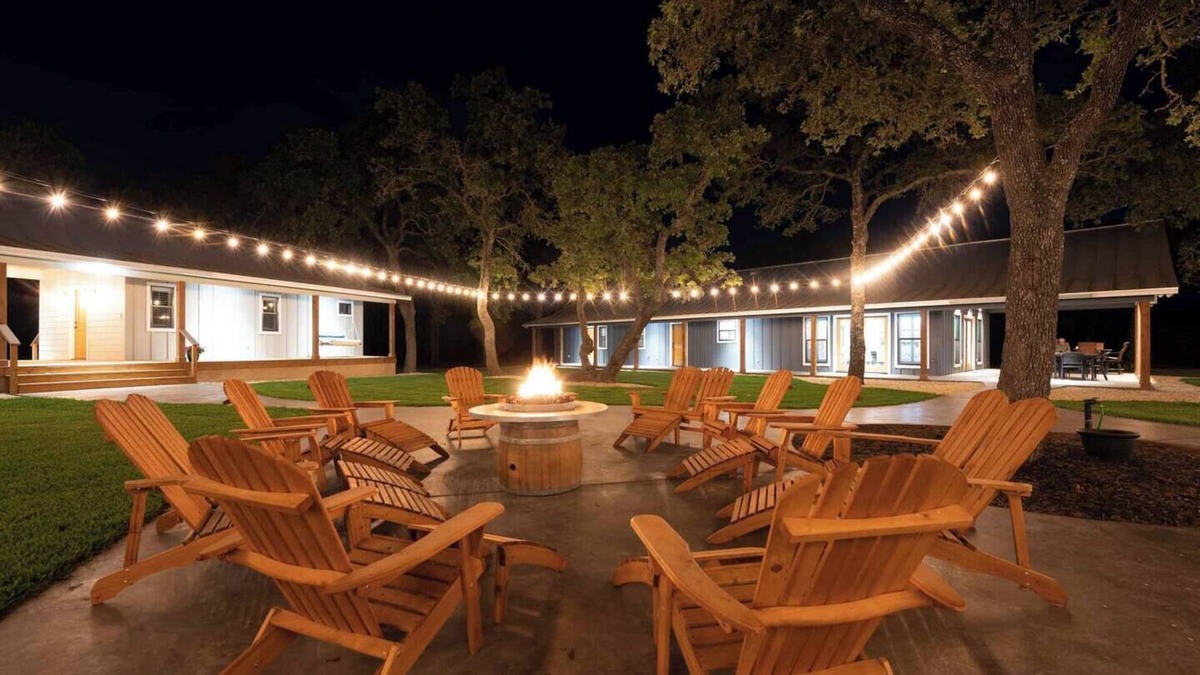 Fredericksburg Cabin | Vineyard Cottage #6 with Complimentary Breakfast