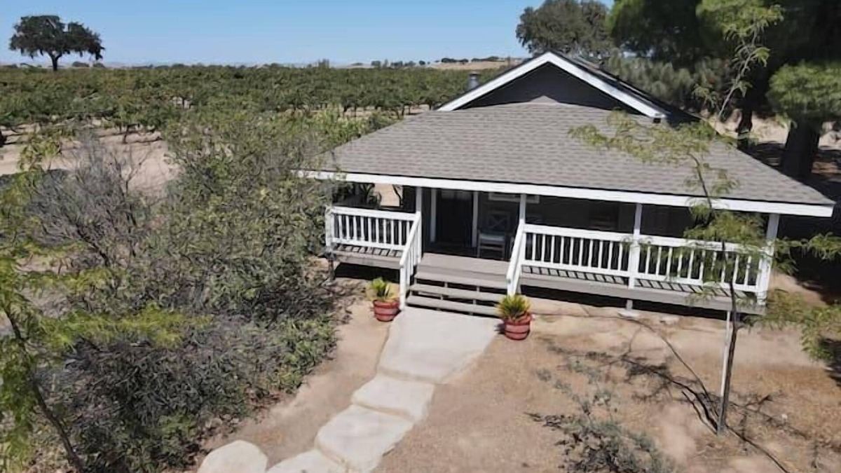 Paso Robles Cottage | Vineyard Cottage - Cottage on vineyard with loft, views, fireplace, bbq