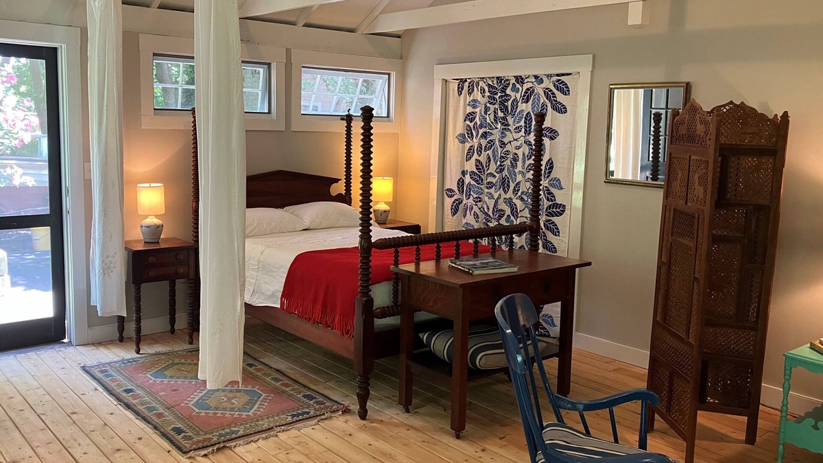 Vineyard Haven Cottage | Vineyard Haven Guest Cottage