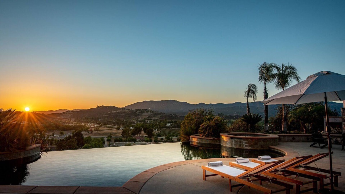 Murrieta House | Vineyard View by Fieldtrip 8 Bd with Infinity Pool, Hot Tub, Games