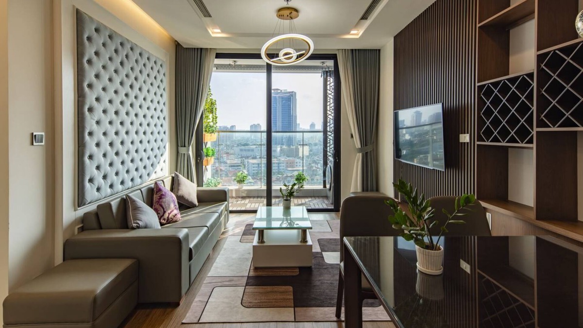 Ngoc Khanh Apartment | Vinhomes Metropolis 3 Bedroom Apartment with City View