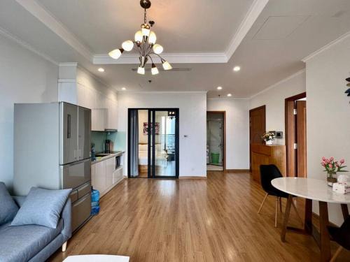 Thanh Xuan Apartment | Vinhomes Royal City 2 Bedroom!