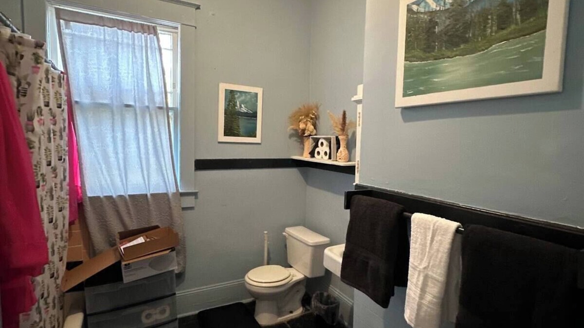 Innovation District Apartment | Vintage & Affordable Unit 2 of 6