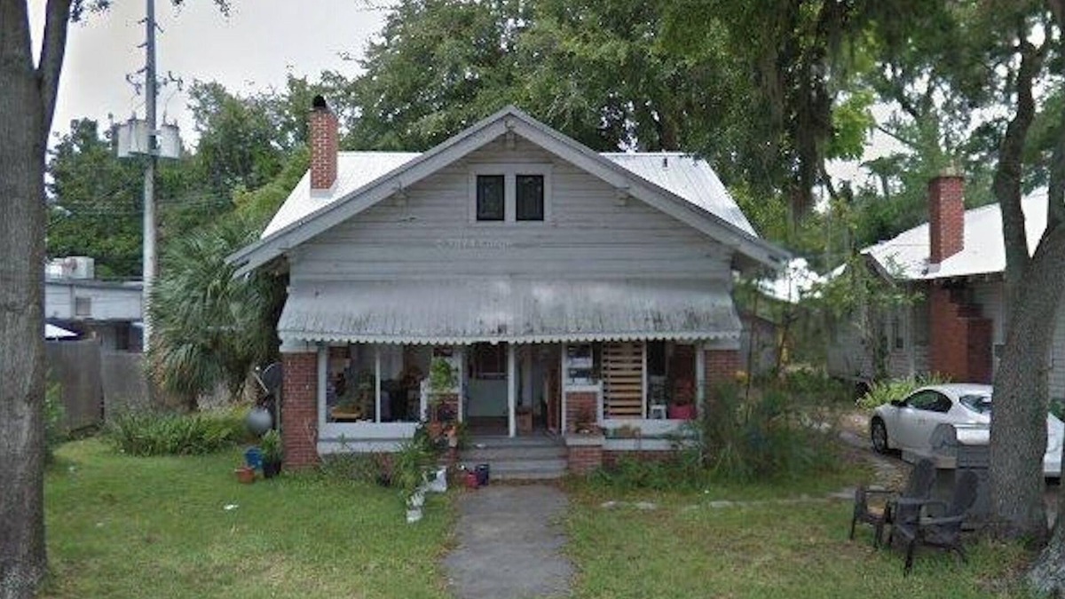 Gainesville Apartment | Vintage & Affordable Unit 3 of 6
