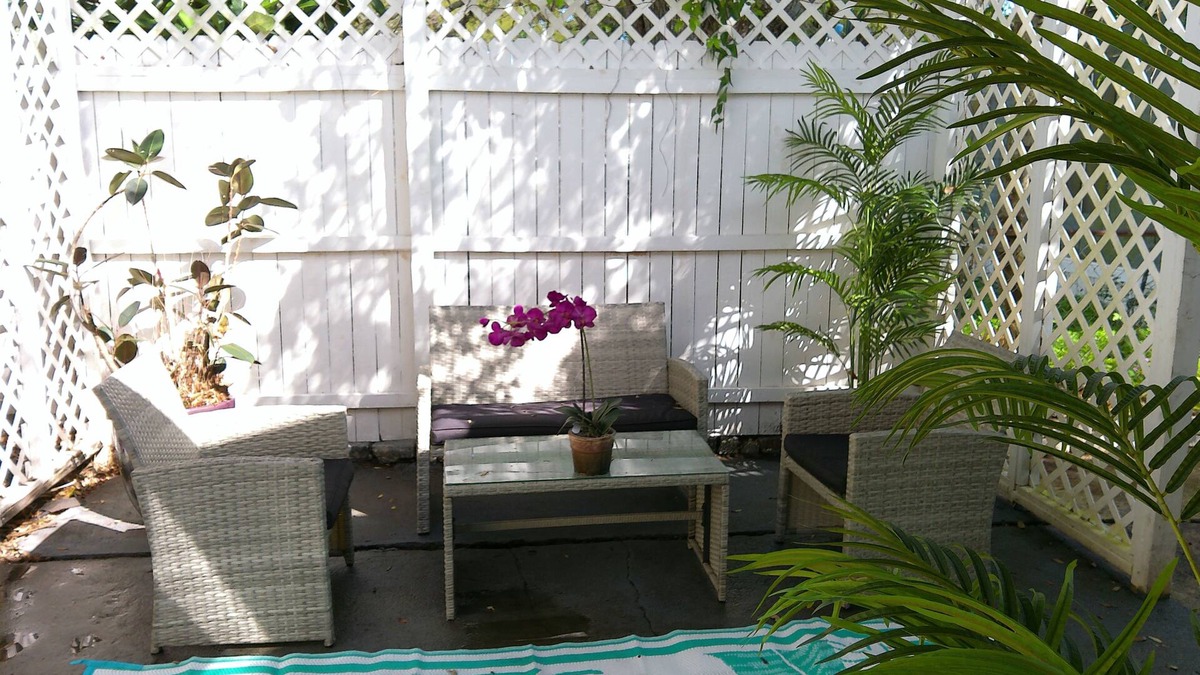 Cocoa House | Vintage Beach Hut and Private Courtyard