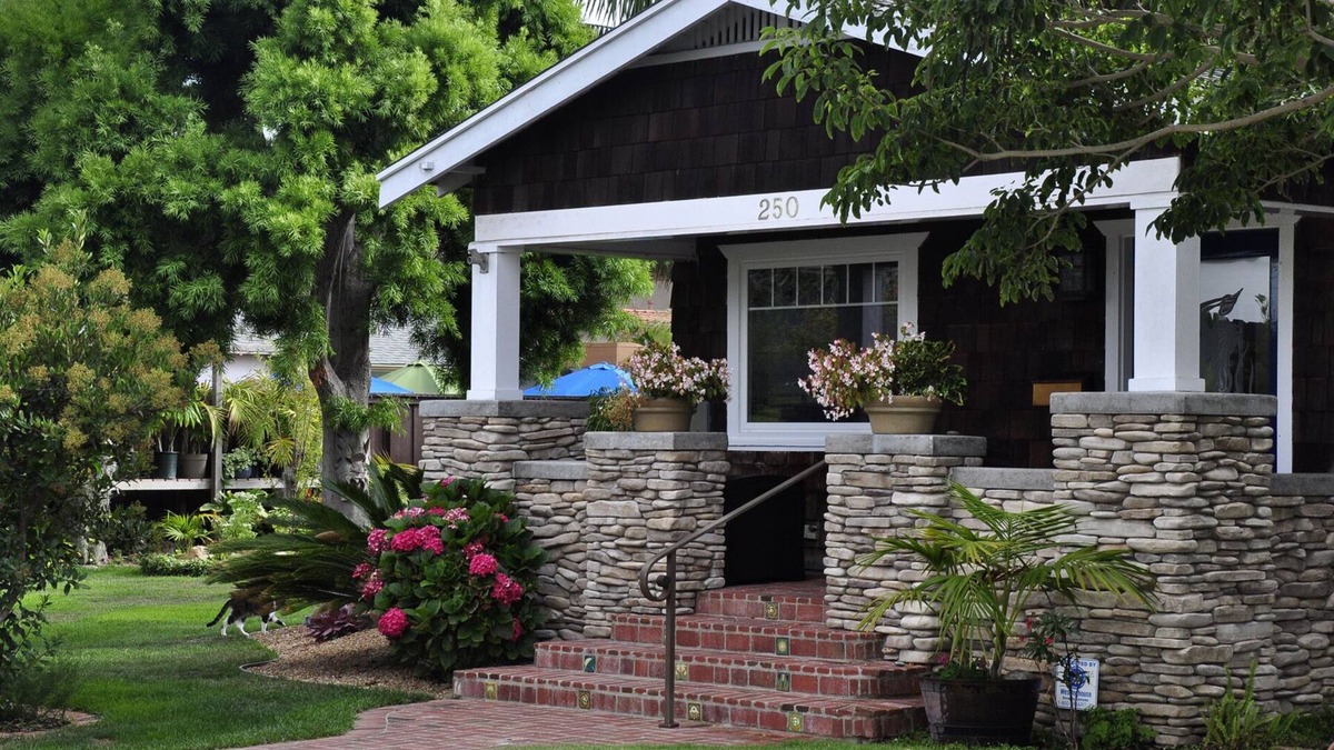 Encinitas House | Vintage Bungalow - 1 Block to Beach Acesss