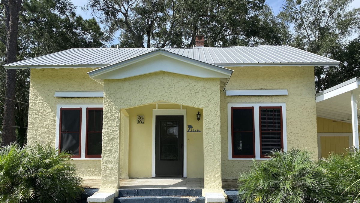Palatka House | Vintage Bungalow on Private lot 5 mins St Johns River