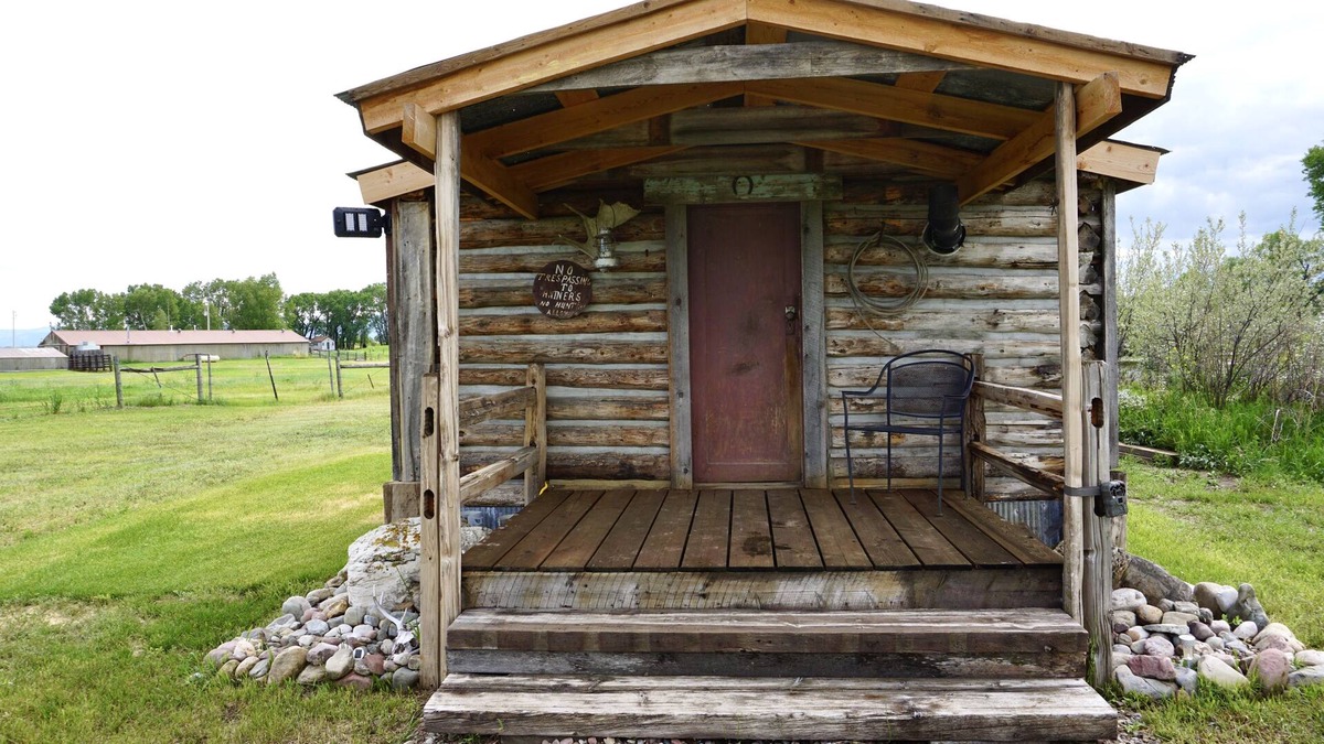 Augusta Cabin | Vintage Cabin Experience on Riverside Property