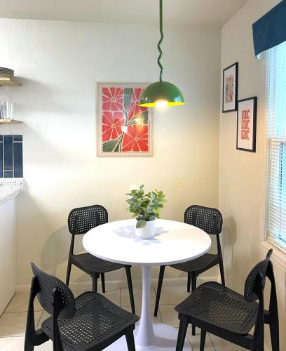 Twin Falls Apartment | Vintage Casita - 2 Bed, Pet Friendly!