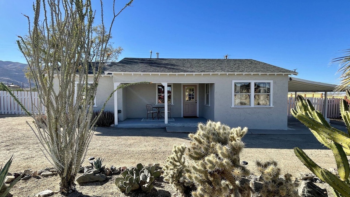 Twentynine Palms House | Vintage Charm ❤︎ Speedy JTNP North Entrance ❤︎ Bright and Airy ヅ Local Host
