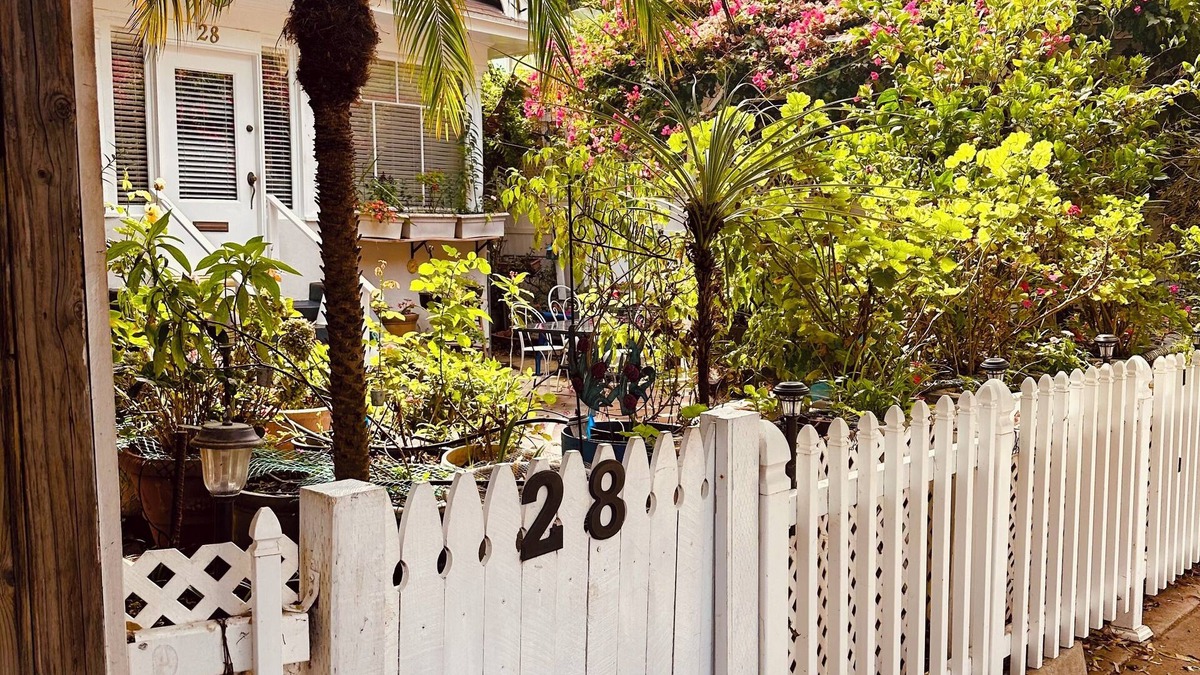 Ocean Park Cottage | Vintage Cottage steps from Venice Beach