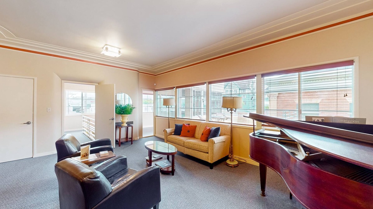 Downtown Apartment | Vintage downtown apt with balcony, W/D, streaming, kitchen & close to the ocean