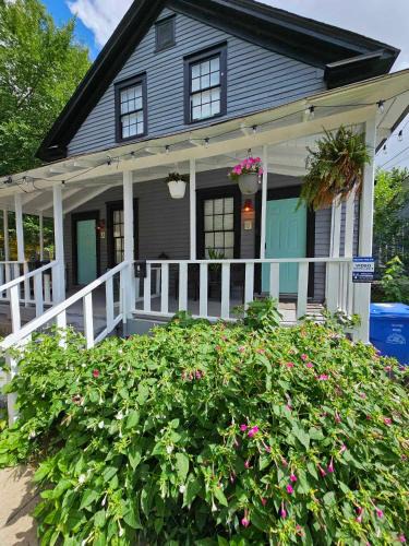 Cabbagetown Apartment | Vintage Eastside Beltline Trail Apartment by Krog St Market with Free Parking
